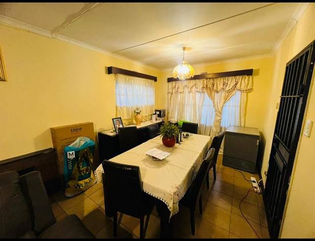 5 BEDROOM HOUSE FOR SALE IN VAN RIEBEECK PARK